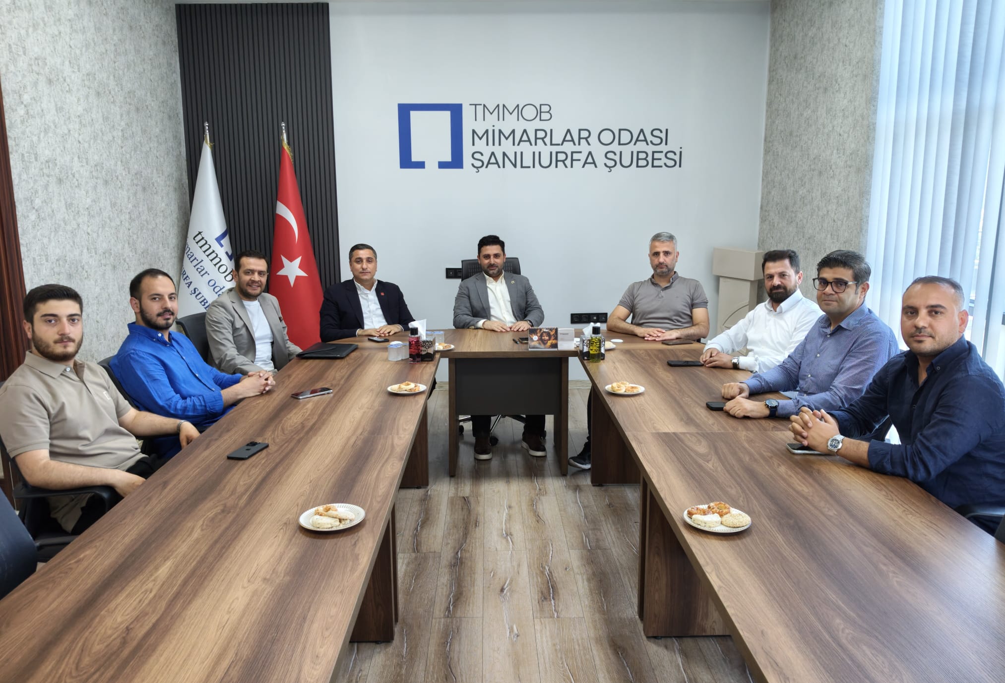 CHP İL BAŞKANLIĞI'NI ŞANLIURFA ŞUBE OLARAK MAKAMINDA ZİYARET ETTİK.